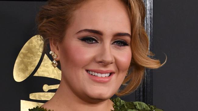 Adele with no makeup: Star looks unrecognisable in new appearance ...