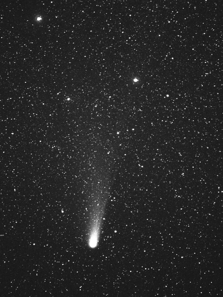 Comet Halley, which is responsible for the Eta Aquarid meteors, as seen in March 1986.   PHOTO: Martin George