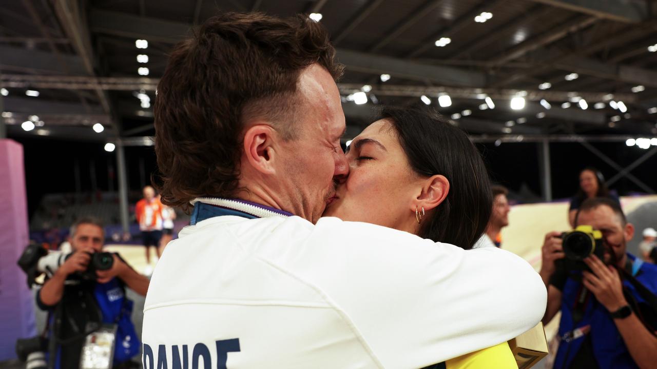 Romain Mahieu of Team France and Saya Sakakibara of Team Australia kiss each other on the podium. Picture: Alex Broadway/Getty Images