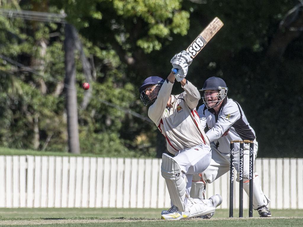 Pieter Van Der Kooij bats for Met Easts.