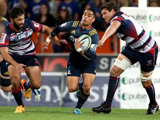 Aaron Smith of the Highlanders makes a break.