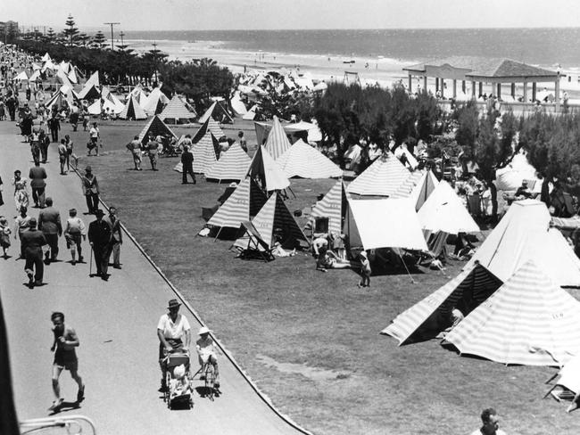 Tents clutter the foreshore at Glenelg, 1949.