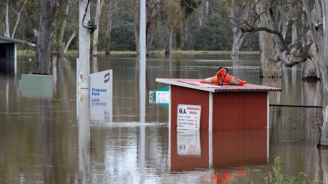 周二谢珀顿的洪水。图片：NCA NewsWire / Andrew Henshaw