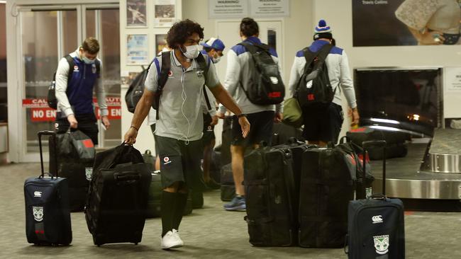 New Zealand Warriors collect their luggage at Tamworth airport on Sunday. Picture: AAP