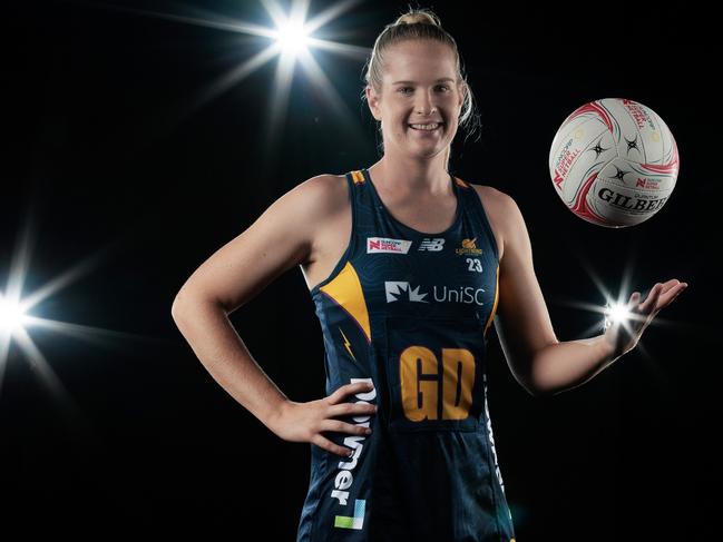 GOLD COAST, AUSTRALIA - FEBRUARY 22:  Tara Hinchliffe poses during the Lightning Super Netball 2023 headshots session at the Gold Coast Leisure Centre on February 22, 2023 in Gold Coast, Australia. (Photo by Matt King/Getty Images for Netball Australia