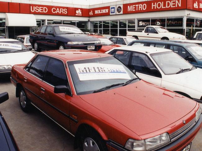 Used car yard at Metro Holden, no. 1 Port Road, Thebarton.  Used "Sunday Mail" 05 Feb 1995.  (Pic by unidentified staff photographer)