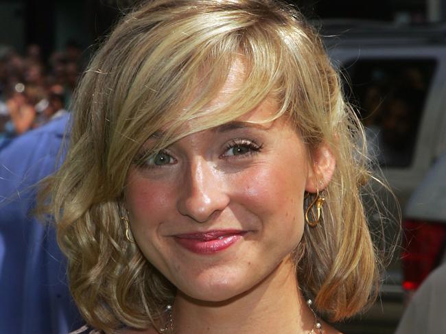 (FILES) In this file photo taken on July 23, 2006 actress Allison Mack attends the premiere of Warner Bros. Pictures' "Ant Bully" at Grauman’s Chinese theatre in Hollywood, California.  Mack, 35, from the series "Smallville," was arrested April 20, 2018, on charges of sex trafficking for recruiting women to a purported self-help group in which they were forced to have sex with its leader, US prosecutors say. / AFP PHOTO / GETTY IMAGES NORTH AMERICA / Mark Mainz