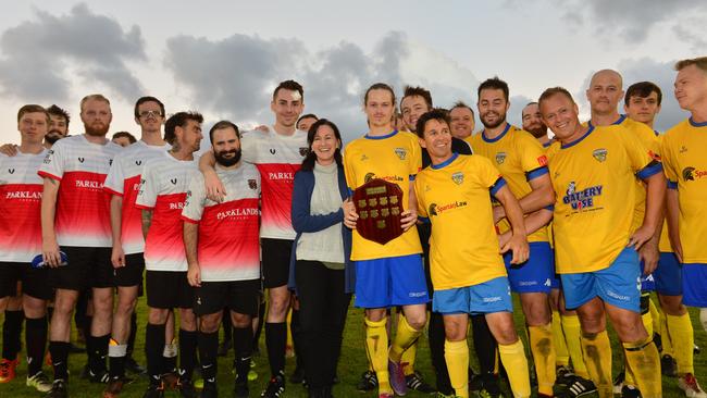 Lachlan’s Aunty Kristine Hanna presenting the trophy at the 2019 Lachlan Wells charity match between Caloundra and Kawana.