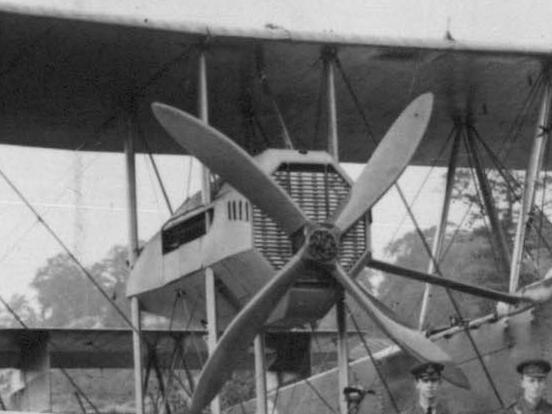**This picture has a scanned reverse - see associated content at the bottom of the details window** In 1919 Australian PM Billy Hughes announced an air race with a prize of 10,000 pounds for the first machine to fly from London to Australia in 30 days or less. Keith and Ross Smith completed the flight from Hounslow to Darwin in 27 days 20 hours.