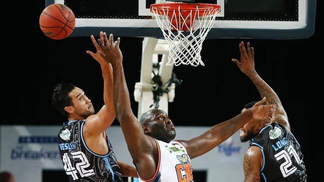 AUCKLAND, NEW ZEALAND — NOVEMBER 09: Nate Jawai of the Taipans competes for a rebound against Tai Wesley of the Breakers during the round five NBL match between the New Zealand Breakers and the Cairns Taipans at Spark Arena on November 9, 2018 in Auckland, New Zealand. (Photo by Anthony Au-Yeung/Getty Images)