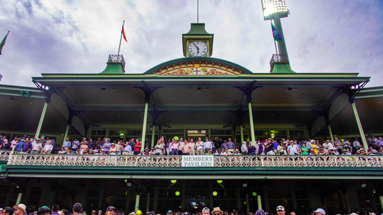 ‘Un-Australian’: Cricket beer bans don’t pass fair dinkum test