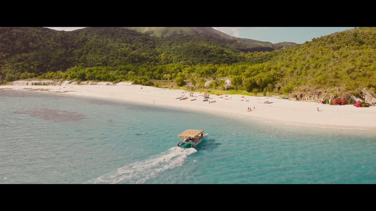 George Clooney and Julia Roberts star in Queensland-made romantic comedy Ticket To Paradise, which hits cinemas in October. Photo: Universal Pictures/ YouTube