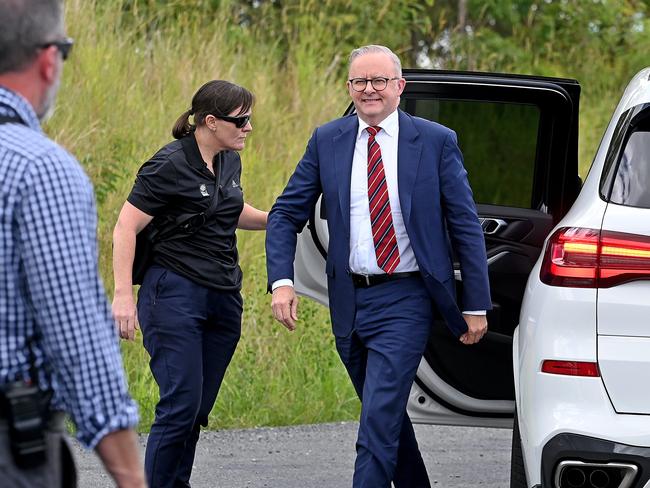 BRISBANE, AUSTRALIA - NewsWire Photos JANUARY 06, 2025: Australian Prime Minister Anthony Albanese is on Noosa road beside the Bruse Hwy.The Australian Prime Minister Anthony Albanese kicks off 2025 in near Gympie.The Prime Minister, Anthony Albanese, is in Gympie today with Treasurer Jim Chalmers, Minister Catherine King and Minister Murray Watt.Picture: NewsWire / John Gass