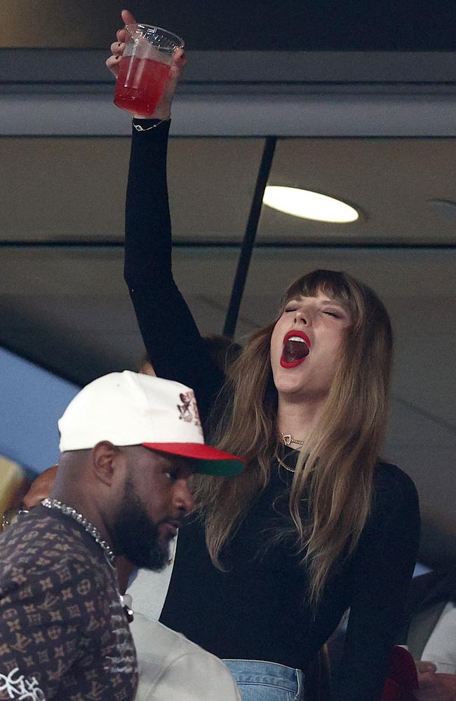 Taylor Swift cheers on Kansas City Chiefs in New Jersey with other