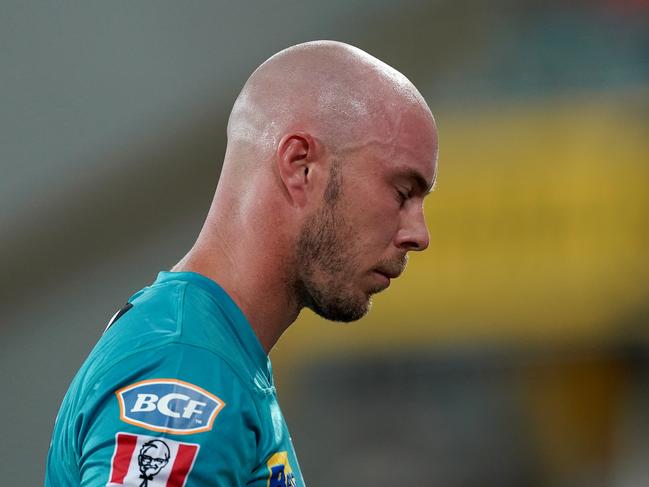 Chris Lynn of the Heat leaves the field following his dismissal during the Big Bash League (BBL) cricket match between the Brisbane Heat and Perth Scorchers at Metricon Stadium on the Gold Coast, Wednesday, January 1, 2020. (AAP Image/Dave Hunt) NO ARCHIVING, EDITORIAL USE ONLY, IMAGES TO BE USED FOR NEWS REPORTING PURPOSES ONLY, NO COMMERCIAL USE WHATSOEVER, NO USE IN BOOKS WITHOUT PRIOR WRITTEN CONSENT FROM AAP