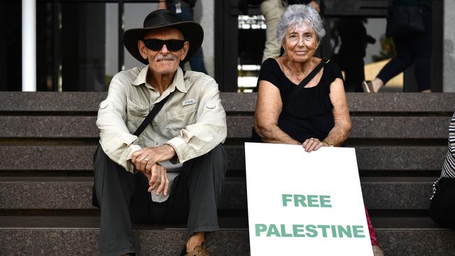 Hundreds of Territorians attended a pro-Palestine protest outside of the NT Parliament house on Friday October 27 calling for a ceasefire 20-days into the Gaza conflict.