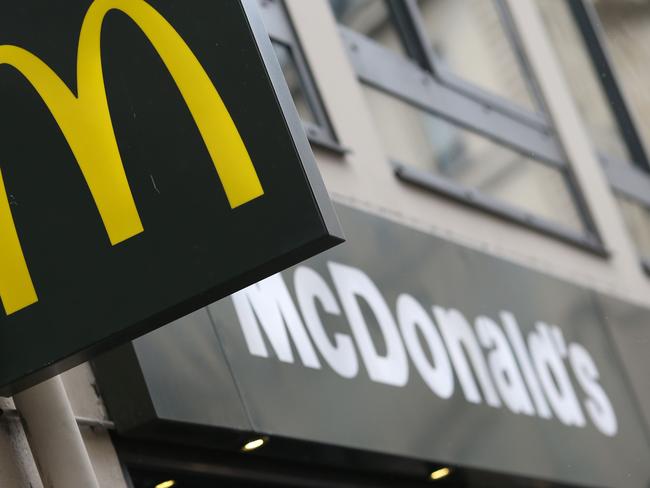 (FILES) This file photo taken on January 22, 2014 in Paris shows the logo of a US fast food restaurant Mac Donald's. A search was conducted May 18,2016 at the French headquarters of the giant US fast food McDonald's as part of an investigation opened for tax fraud and money laundering, the police said. / AFP PHOTO / KENZO TRIBOUILLARD