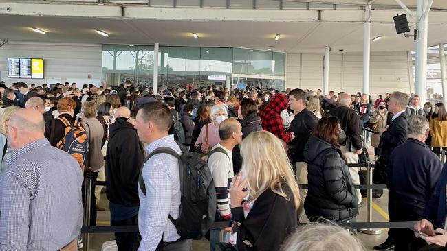 Travellers were forced to queue outside Sydney Airport in August. Picture: Twitter / @ConnickFleur