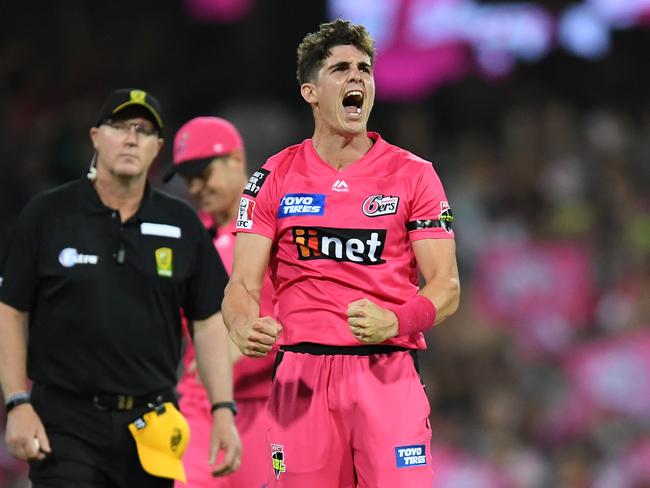 Sean Abbott of the Sixers celebrates the wicket of Daniel Sams of the Thunder during the Big Bash League (BBL) cricket match between the Sydney Sixers and Sydney Thunder at the SCG in Sydney, Saturday, December 28, 2019. (AAP Image/Dean Lewins) NO ARCHIVING, EDITORIAL USE ONLY, IMAGES TO BE USED FOR NEWS REPORTING PURPOSES ONLY, NO COMMERCIAL USE WHATSOEVER, NO USE IN BOOKS WITHOUT PRIOR WRITTEN CONSENT FROM AAP