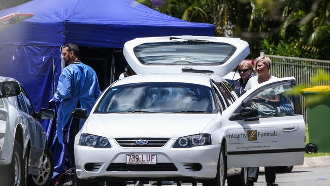Police removing the body from the murder scene in Arthur Payne Court, Worongary. Picture: NIGEL HALLETT