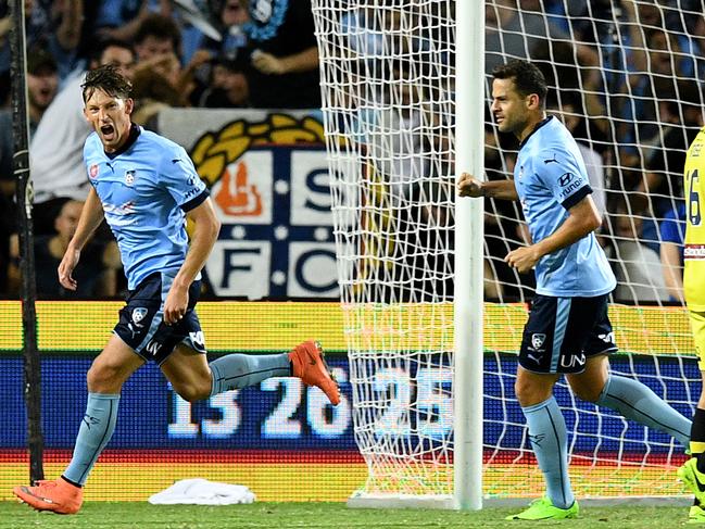 Sydney move within touching distance of title