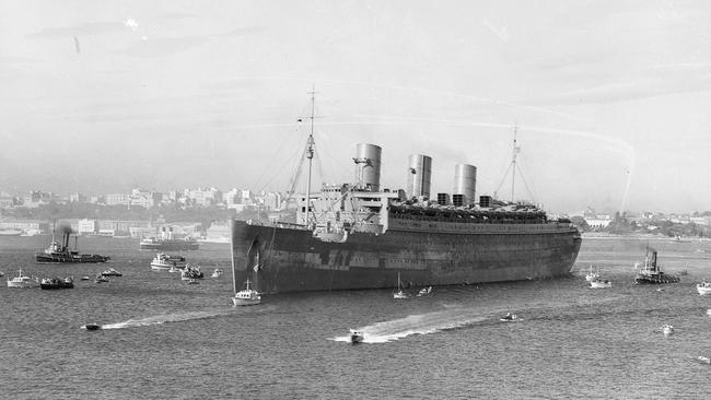 The Queen Mary passes Bradley’s Head, laden with troops, en route for the Middle East in 1942.