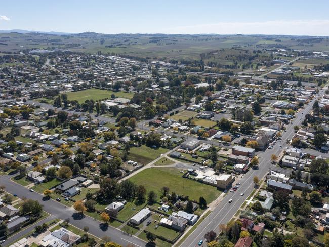 An aerial view of the central western NSW town of Blayney.