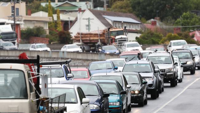 Traffic on the Southern Outlet coming into Hobart about 9am. Picture: NIKKI DAVIS-JONES