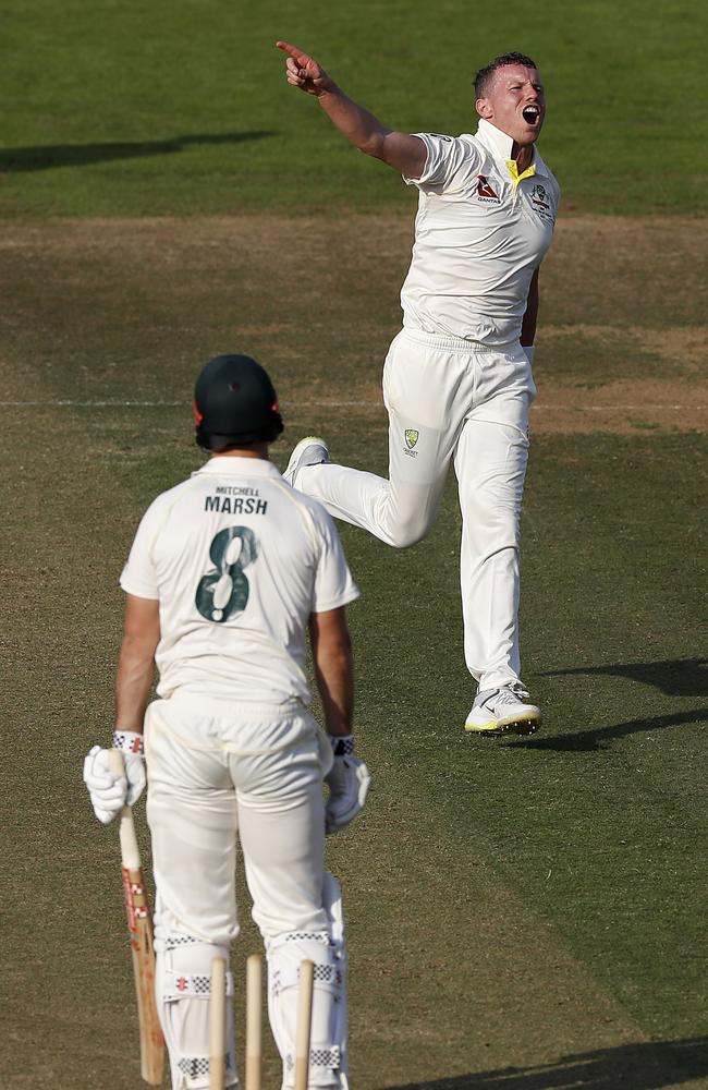 Peter Siddle knocks over Mitchell Marsh.