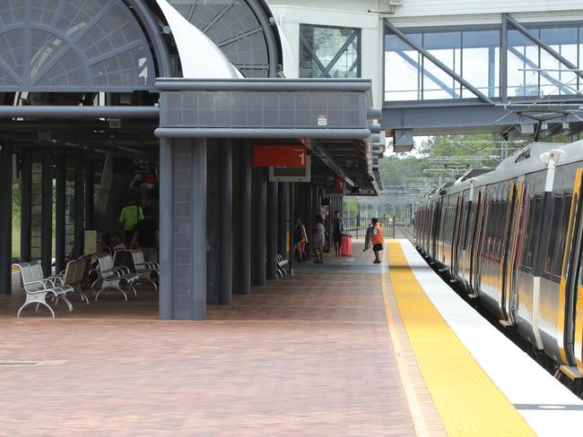 A quiet Helensvale train station at lunchtime. Picture Glenn Hampson