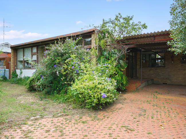 Real Estate: 32 Albert St, Cabramatta - Home of former Prime Minister Gough  Whitlam