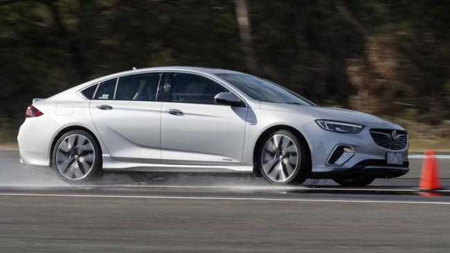 German Holden Commodore tested: four-cylinder versus V6 reveals a ...