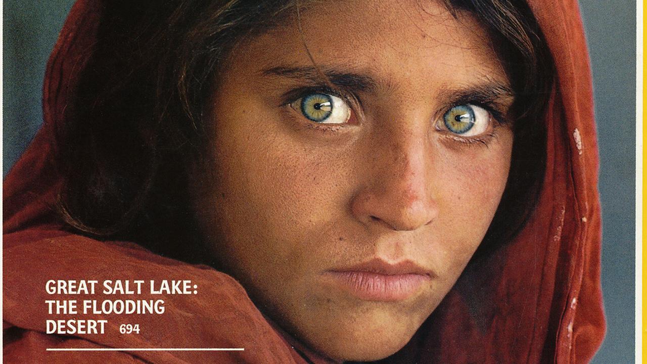 Afghan Girl Woman From Iconic National Geographic Cover Lands In Italy In Afghanistan 9607