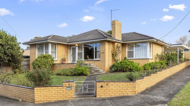 Four buyers contested the 842sq m property at 8 Cara Rd, Highton, which sold for $862,000.