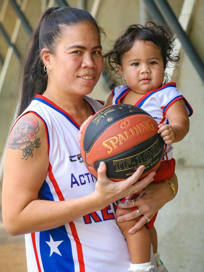 Ahead of her 700th DBL game, Uni captain Chantelle Lee reflected on her brilliant career with daughter Mahliyah Jeffrey. Picture: Glenn Campbell