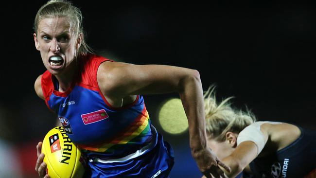 Lauren spark breaks the tackle of Jess Hocking. Picture: Michael Klein