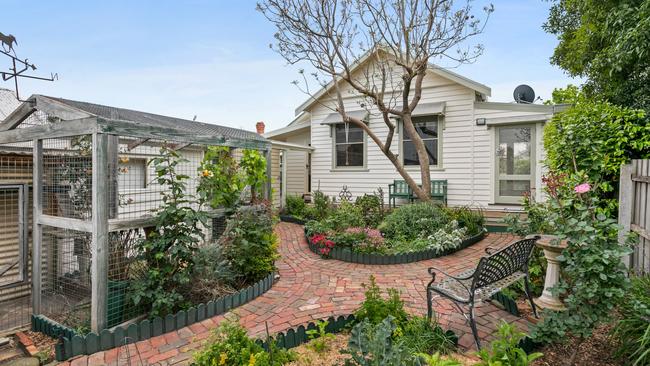 37 Loch St, East Geelong, sold for $755,000.