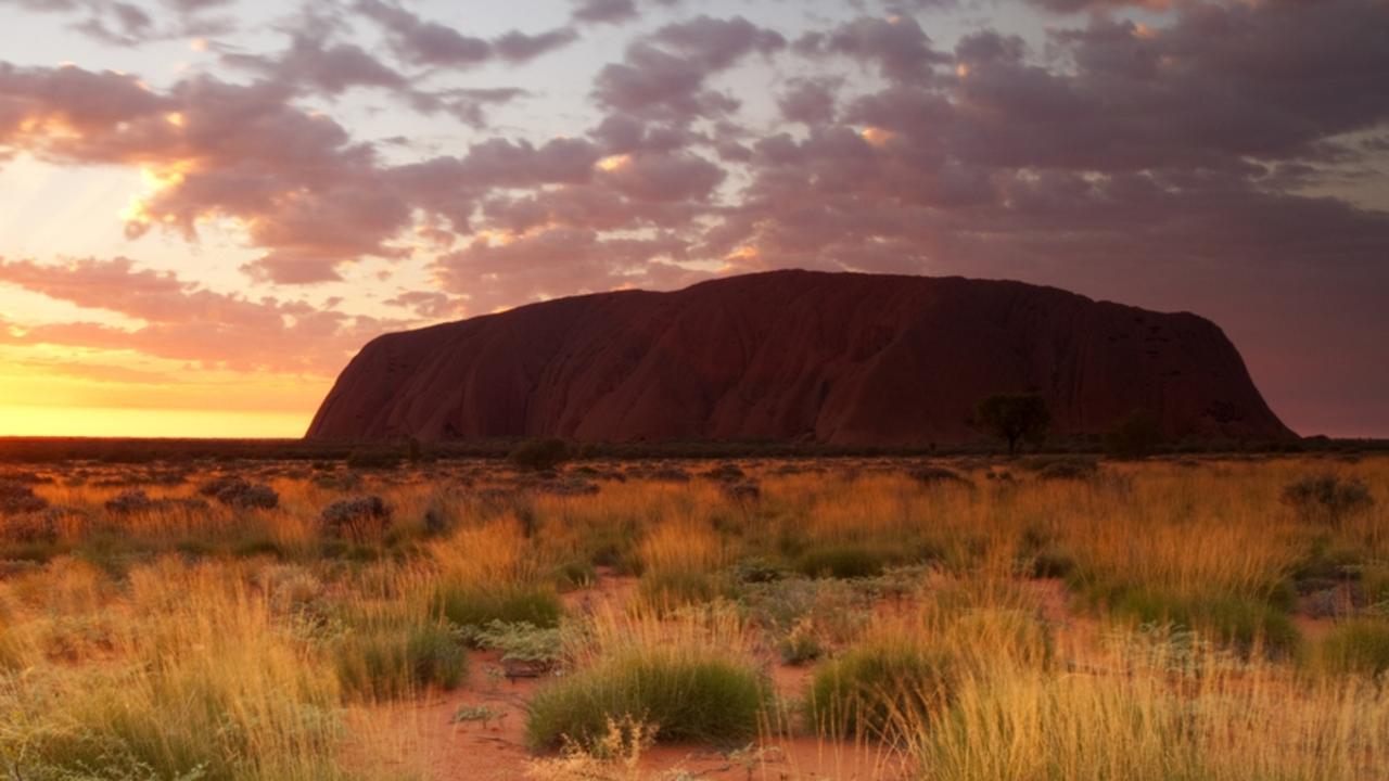 Tourists injured in two-bus crash near Uluru | NT News