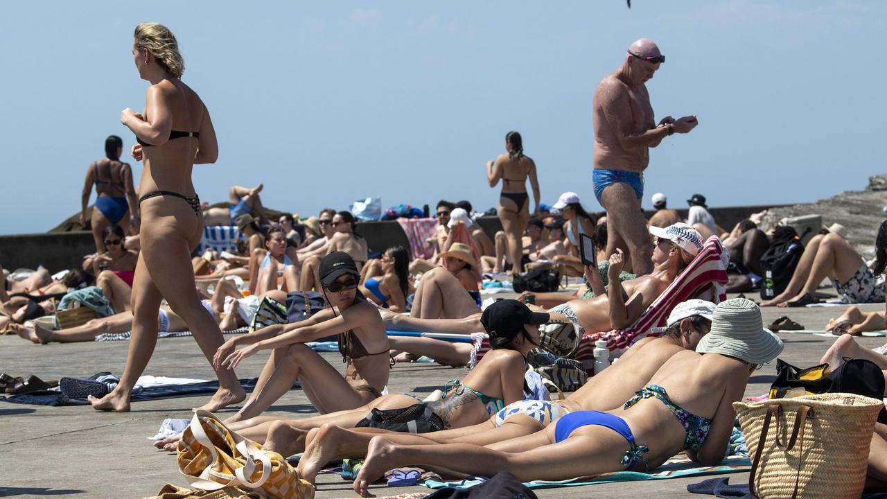 Extreme heat is changing the way tourism businesses operate. Picture: NCA NewsWire / Simon Bullard