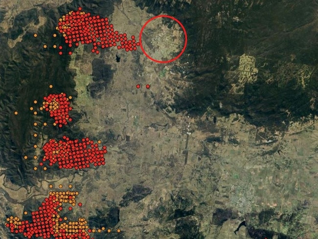 The Southern Downs town of Wallangarra (circled) surrounded by bushfires. Picture: My FireWatch