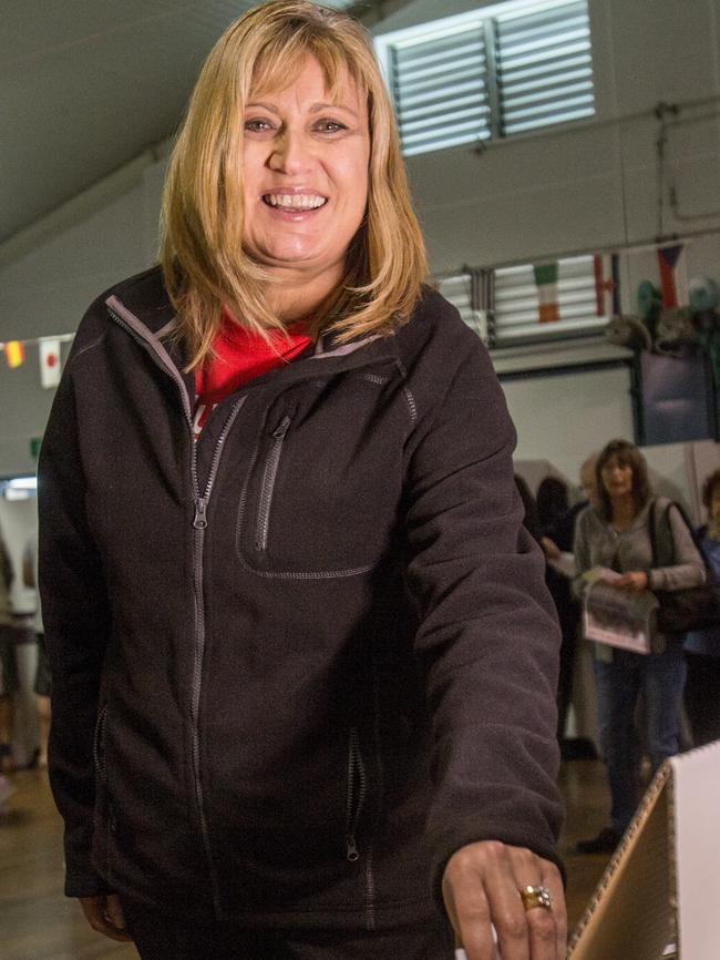 Justine Elliot voting at Banora Point Public School. Photo: Roger Cotgreave