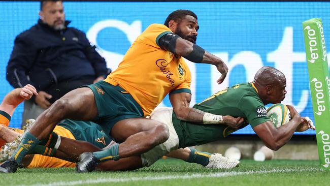 Makazole Mapimpi slips past Marika Koroibete to score for the Springboks. Picture: Mark Metcalfe/Getty Images