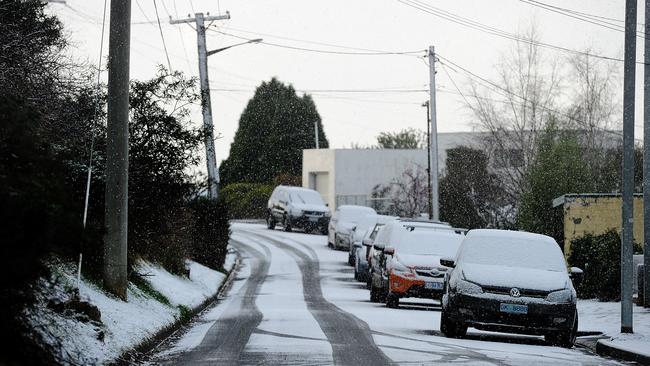 Hobart snow. Poets Rd West Hobart