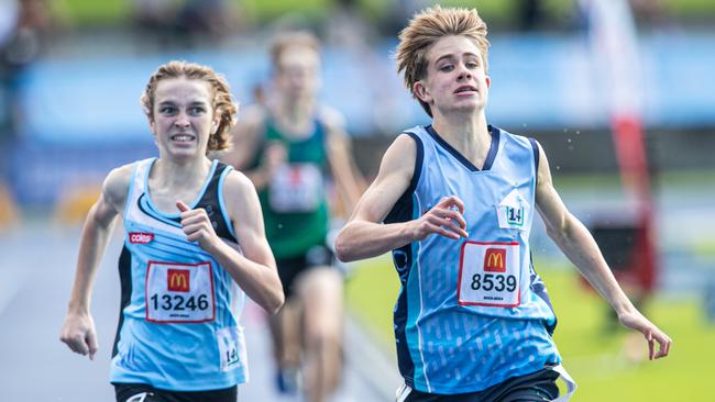 Harry Keates from Bowral beats Lachlan Wheeler from Sutherland in a thriller. Picture: Julian Andrews