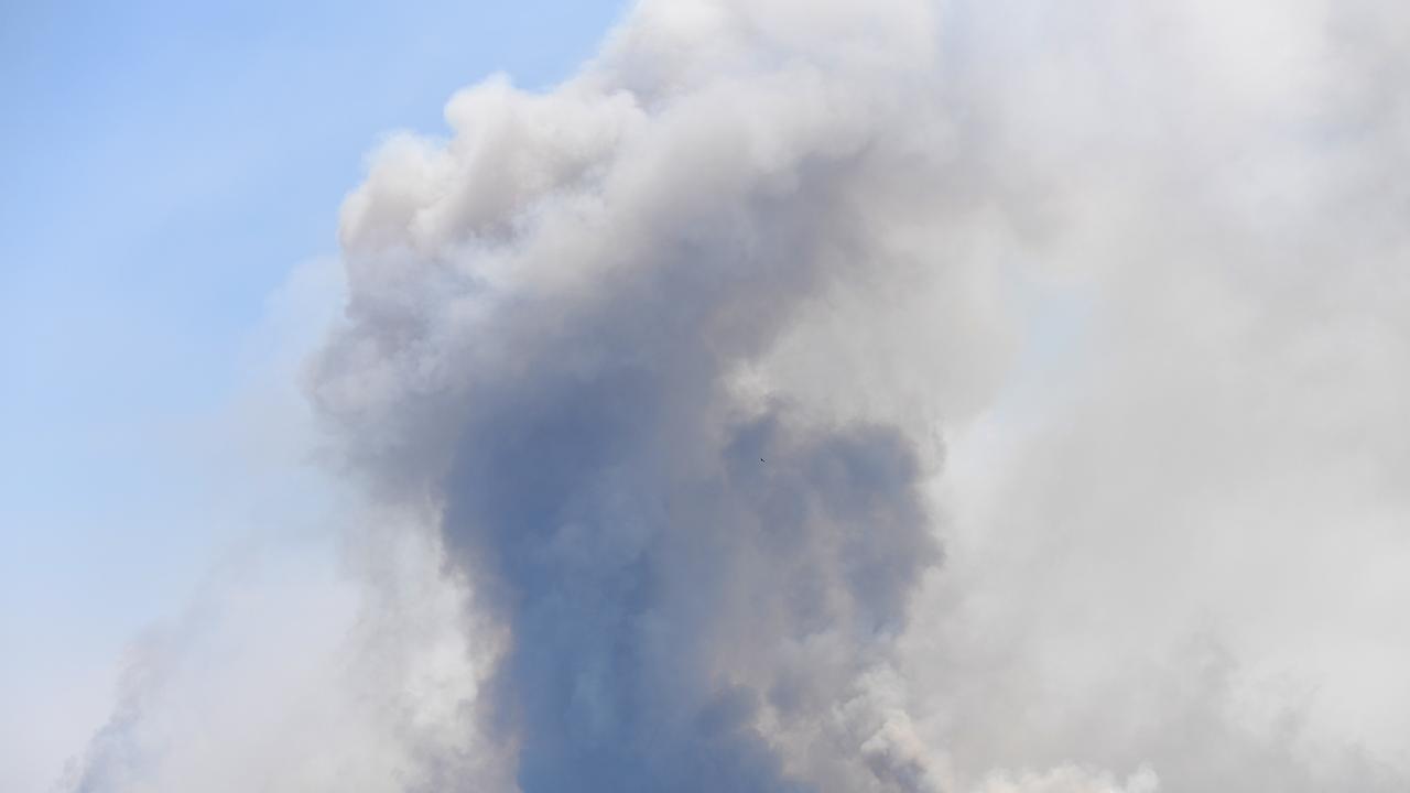 Thick smoke rises from a large bushfire near Deepwater in central Queensland, Friday, November 30, 2018. More than 100 fires are still burning across the state, forcing many communities to evacuate. (AAP Image/Dan Peled) NO ARCHIVING