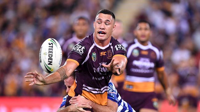 BRISBANE, AUSTRALIA - MAY 03: Jaydn Su'a of the Broncos passes the ball during the round nine NRL match between the Brisbane Broncos and the Canterbury Bulldogs at Suncorp Stadium on May 3, 2018 in Brisbane, Australia. (Photo by Bradley Kanaris/Getty Images)