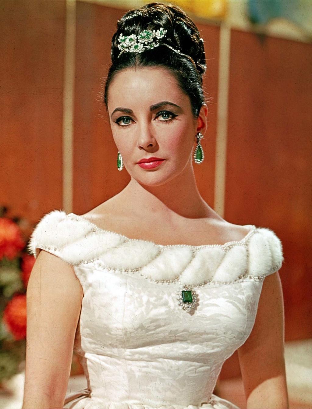 Elizabeth taylor store bulgari necklace