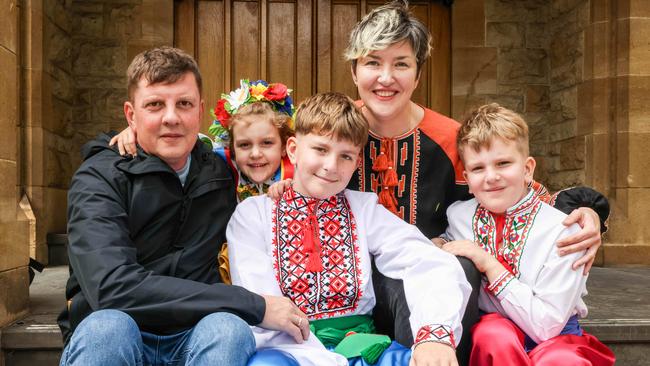 Ukrainian Refugees: Parents Iryna Buynevych and Maksym Tsupko with their kids Mark 11, Yan 7 and Kira, 6. Picture: Russell Millard Photography