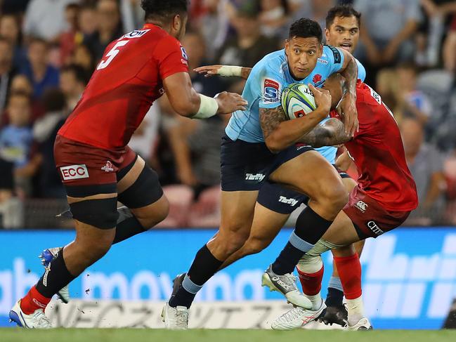 Israel Folau attempts to break the line against the Sunwolves. 