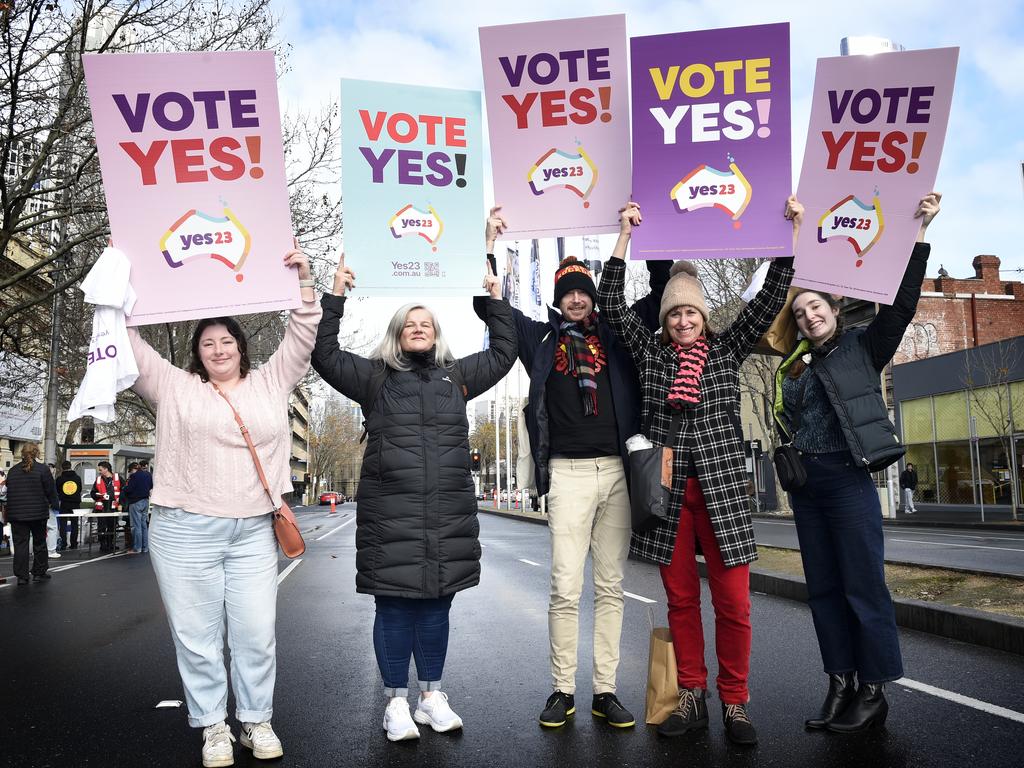 Yes supporters in Melbourne. Picture: Andrew Henshaw/NCA NewsWire